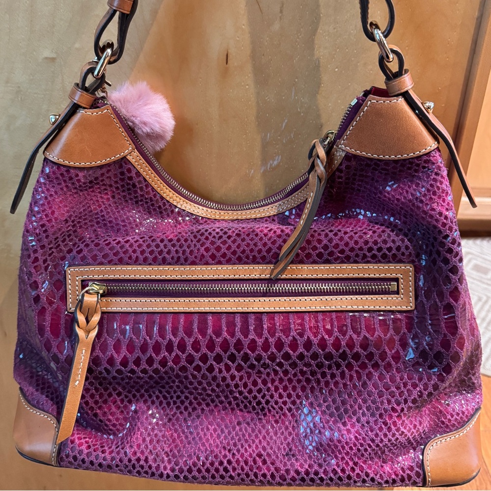 💜💯Authentic Dooney & Bourke Faux Snakeskin Embossed Hobo Bag💜 - Picture 3 of 16